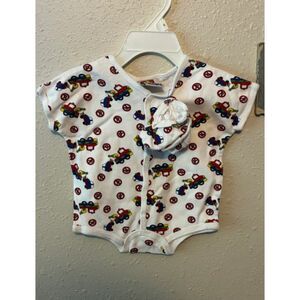 Vintage Peek-A-Babe Baby Bodysuit & Matching mittens 3-6 Months